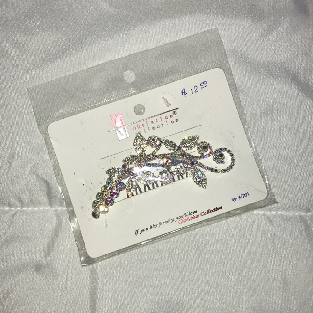 5 for $20 ✨ NEW! Beautiful Rhinestone Hair Clip